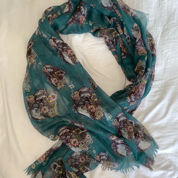 Skull scarf // sheer material - Picture 1 of 3